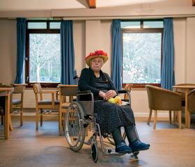 Krystyna Gnych podczas dorocznego festiwalu kapeluszy wielkanocnych