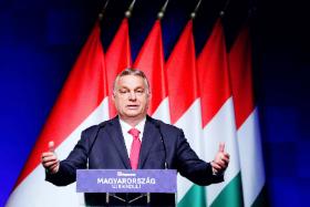 „Orbán mógł wyrugować z życia społecznego instytucje i zasady demokratyczne w dużej mierze dlatego, że wcześniej były one puste.”