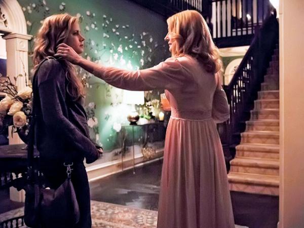 Amy Adams (z lewej) i Patricia Clarkson jako serialowe córka i matka.