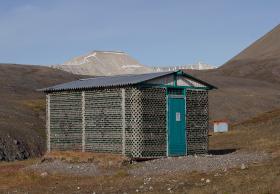 Szklany dom, miejsce rozrywki mieszkańców Piramidy.