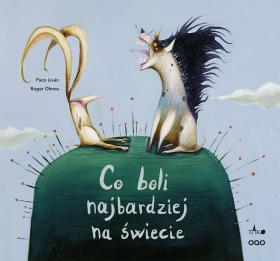 Paco Liva (tekst), Roger Olmos (ilustracje), „Co boli najbardziej na świecie”, Wydawnictwo TAKO, Toruń 2016.
Paco Liva wziął na warsztat ludową opowieść z Wybrzeża Kości Słoniowej i udowodnił, że choć w życiu boli nas wiele, to jednak najdotkliwszy ból sprawia kłamstwo. Jak to w przypadku baśni bywa, cała akcja rozgrywa się w świecie zwierząt, który jest dość brutalny, ale przynajmniej sprawiedliwy. Warto zwrócić uwagę na ilustracje Rogera Olmosa, znacznie odbiegających od baśniowych standardów. Są bardzo ekspresyjne i surrealistyczne, a artysta w ciekawy sposób zniekształca postaci. Klimat jego rysunków przypomina wręcz obrazy Salvadora Dali.