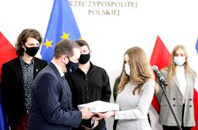 Senat – przyjęcie petycji o odwołanie ministra Przemysława Czarnka
