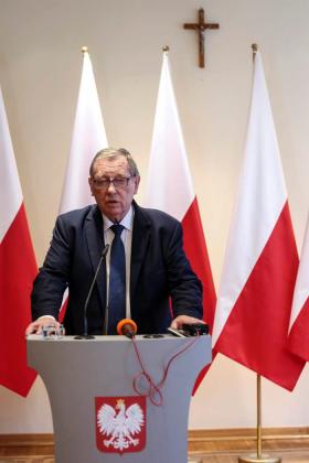 Minister Jan Szyszko nie chce wstrzymać wyrębu w Puszczy Białowieskiej i odpowiada sądowi: „Nie pozwolimy się obrażać!”.