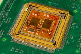 Elektronika przyszłości - chip stworzony w ramach programu budowy elektroniki dla NASA, odpornej na niskie temperatury i wysoką radiację . Wykorzystano w nim, jako półprzewodnik, mieszankę krzemowo-germanową. Chip jest też szybszy i bardziej elast yczny.