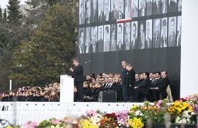 P.o. prezydenta marszałek Sejmu Bronisław Komorowski i kilka ciepłych słów