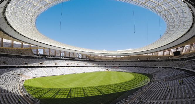 Stadion w Kapsztadzie ma miejsca dla 68 tys. widzów, tyle że po mundialu świeci pustkami.