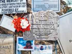 Wiele tablic jest artystycznie wykonanych