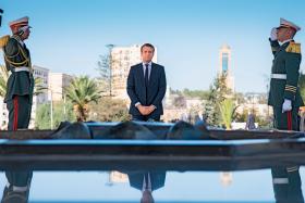 Emmanuel Macron oddał w Algierze hołd ofiarom wojny francusko-algierskiej. Ale Francja ma wobec Afryki wiele na sumieniu.