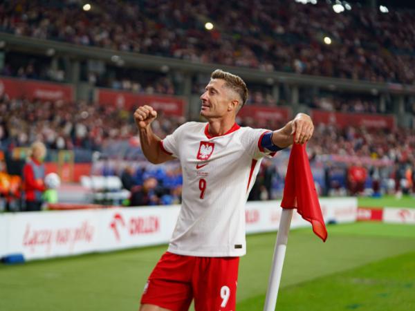 Robert Lewandowski znowu strzela w reprezentacji. W wygranym 3:1 eliminacyjnym meczu z Finlandią zdobył drugą bramkę dla Polski. 7 września 2025 r.