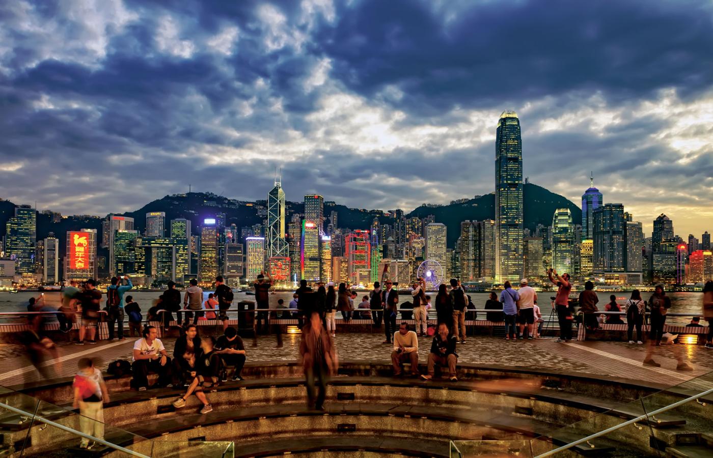 Otwarcie Chin na Zachód zwiększyło zainteresowanie Hongkongiem globalnych inwestorów, ceniących bezpieczeństwo, zaufanie i przejrzystość.