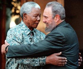 Nelson Mandela wiele zawdzięczał  Fidelowi. Po wyjściu z więzienia odwiedził Kubę w 1991 r.