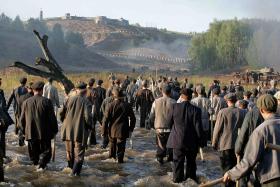 Antywzorem filmu historycznego mogą być rosyjskie produkcje podpisane przez bliskiego znajomego Putina Nikitę Michałkowa. Kadr z filmu „Spaleni słońcem 2”.