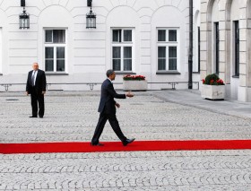 Powitanie prezydenta Stanów Zjednoczonych przed Pałacem Prezydenckim.