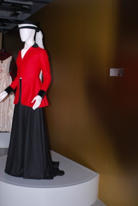 Na wystawie prezentowanych jest wiele oryginalnych kostiumów szytych dla Romy na potrzeby filmów...