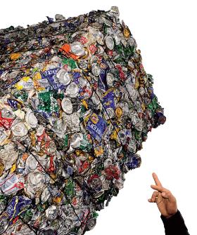 Nie ma co robić z odpadami i trzeba sporo zapłacić, aby znaleźli się chętni na przetworzenie choćby części śmieci.