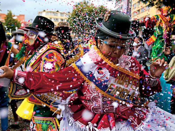 Karnawał na ulicach La Paz w Boliwii.