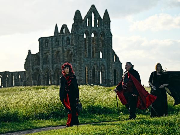 1369 przebranych miłośników horrorów zebrało się w ruinach opactwa, gdzie według powieści „Dracula” Brama Stokera miał zamieszkać książę ciemności po wyprowadzce z Transylwanii.