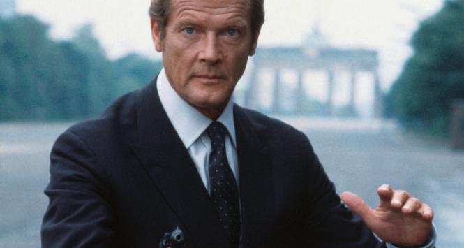 Roger Moore jako agent 007 w filmie „Moonraker” z 1979 r., podczas którego James Bond zaliczył m.in. Wenecję, Rio de Janeiro i Kalifornię.
