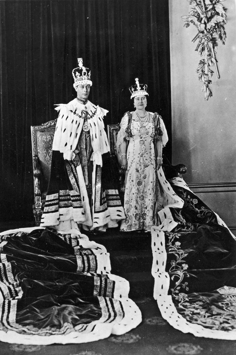 Elżbieta Bowes-Lyon – oficjalne zdjęcie wykonane z okazji koronacji Jerzego VI. 1937 r.