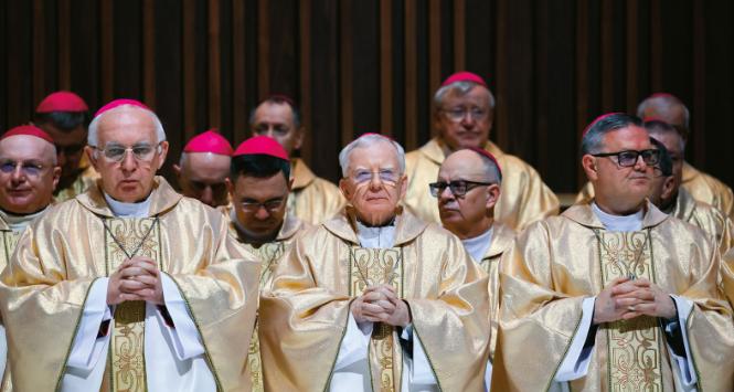 Abp Marek Jędraszewski (w środku)