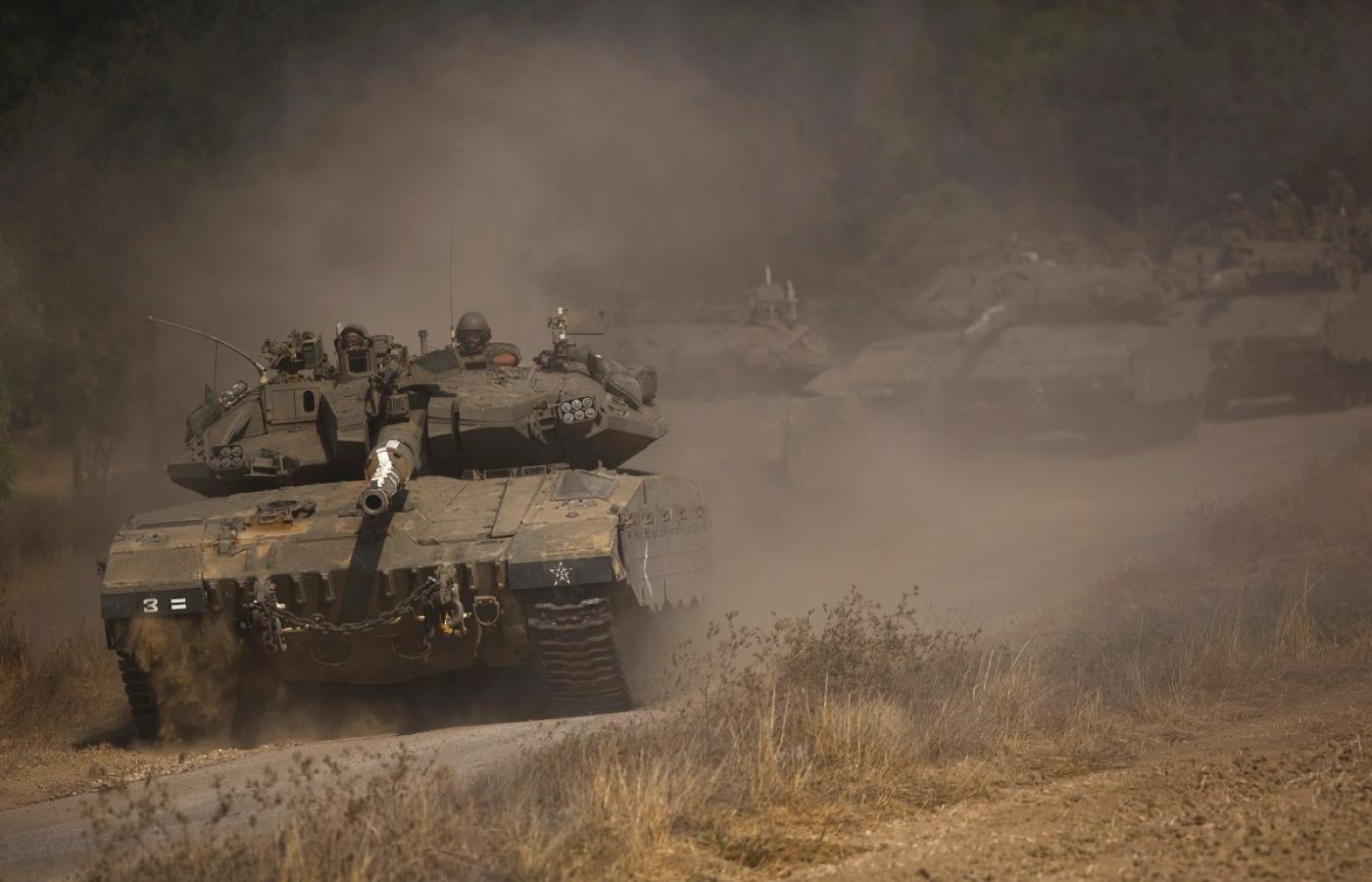 Kolumna izraelskich czołgów w Strefie Gazy.