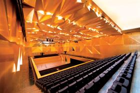 Złota sala koncertowa Filharmonii Szczecińskiej.