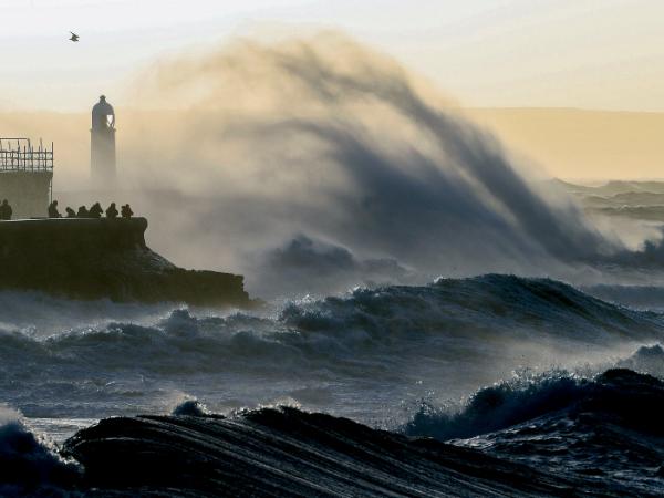 Orkan Franklin wywołał znaczne straty.
