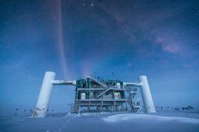 Obserwatorium Ice Cube na Biegunie Południowym, w którym w 2103 r. odkryto neutrina kosmiczne o energii przekraczającej biliard elektronowoltów.