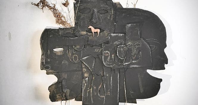 Wystawa Tomasz Hołuj, Ofensywa papierowa