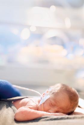 Rocznie co najmniej kilkadziesiąt poważnie uszkodzonych dzieci nie wraca z matką i ojcem do domu.