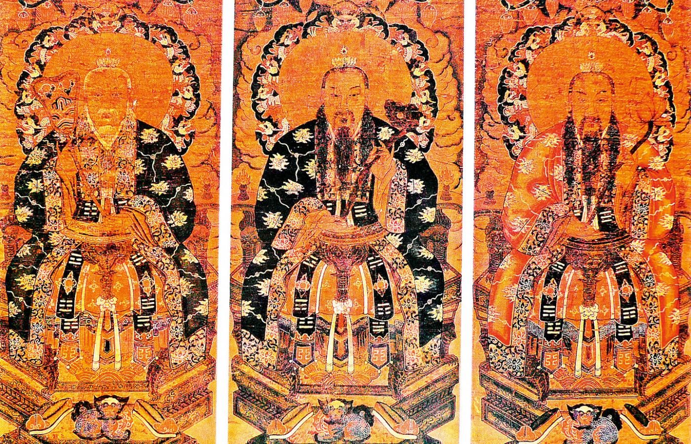 San qing, trójca czystych – trzy najwyższe bóstwa w panteonie taoistycznym związane przede wszystkim z tradycją Duchowego Klejnotu.