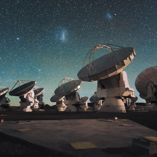 Radioteleskopy należące do zespołu największego na świecie interferometru radiowego Atacama Large Millimeter/submillimeter Array (ALMA).