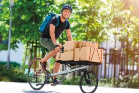 Dziś Polacy kupują około miliona rowerów rocznie. Oprócz zwykłych jednośladów na rynku pojawiły się też rowery typu gravel, cargo i elektryczne.