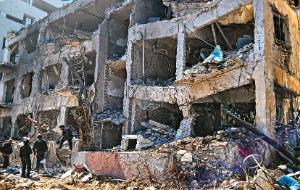 Zniszczony przez irańską rakietę budynek w Tel Awiwie.