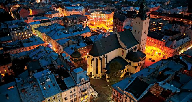 Katolicka katedra w centrum odrestaurowanego Lwowa