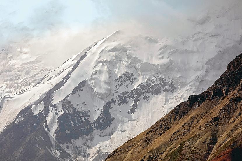 Pik Lenina był trzecim co do wysokości szczytem górskim w ZSRR. Dziś – oficjalnie jako Szczyt Awicenny – znajduje się na granicy kirgisko-tadżyckiej.