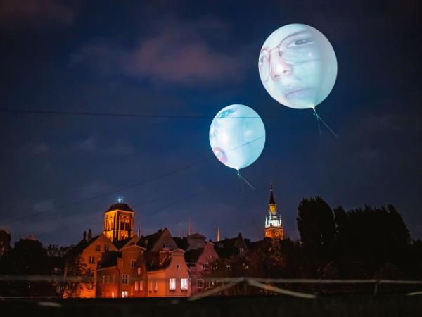 Instalacja Krzysztofa Wodiczki „Wolność. Dialog naziemny”, Gdańsk 13 października 2023 r.