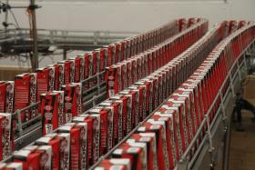 Taśma z mlekiem Wypasionym w dziale UHT.