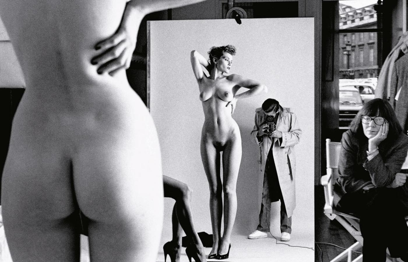 Autoportret z żoną i modelkami, Paryż, 1981 r.