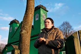 Tatar Dżemil Gembicki, przewodnik po meczecie w Kruszynianach