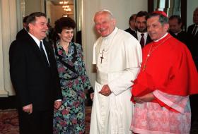 Jedno z wielu spotkań z Janem Pawłem II. Na zdjęciu z prymasem Józefem Glempem podczas IV pielgrzymki papieża do Polski w 1991 r.
