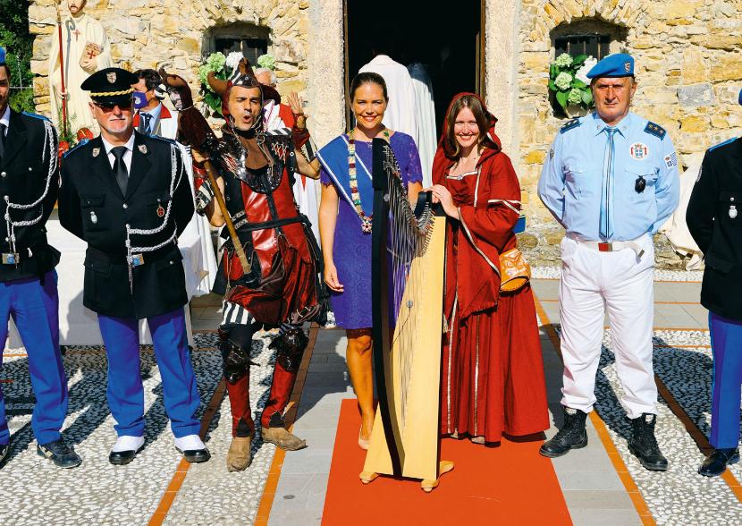 Ceremonia odebrania kluczy do miasta przez nową księżną, Ninę Menegatto.