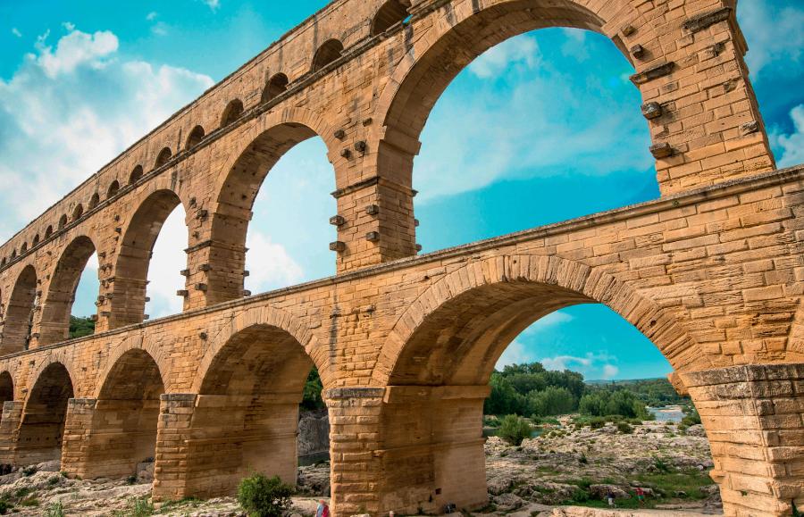 Pont du Garde, fragment wybudowanego w latach 26–16 p.n.e. na rozkaz Agrypy rzymskiego akweduktu doprowadzającego wodę do Nimes.