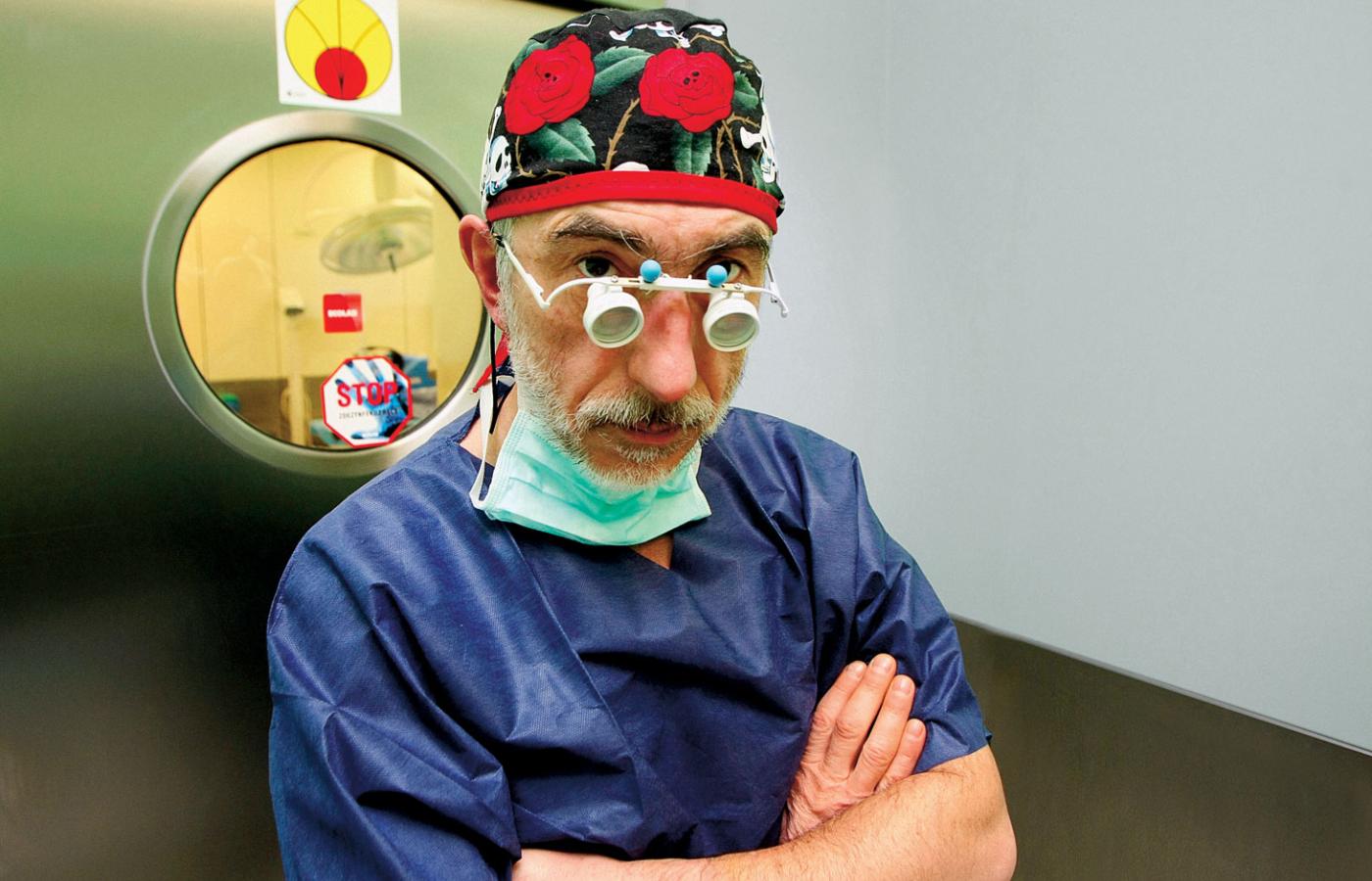 Chirurg dr Adam Domanasiewicz