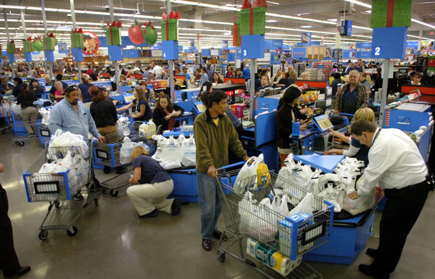 Wal-Mart utrzymuje, że jest po stronie ciężko pracujących rodzin, które muszą oszczędzać każdego centa