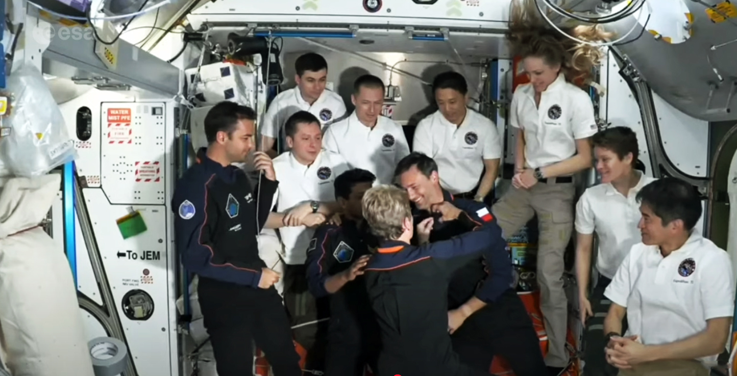 Orzeł zadokował. Sławosz Uznański-Wiśniewski jest na pokładzie Międzynarodowej Stacji Kosmicznej