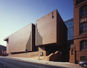 Centrum Nauki i Edukacji Symfonia w Katowicach (Tomasz Konior, 2007). Rozmach, elegancja, kreatywność, a przede wszystkim wzorcowe i pełne szacunku dla przeszłości wkomponowanie w tradycyjne otoczenie.