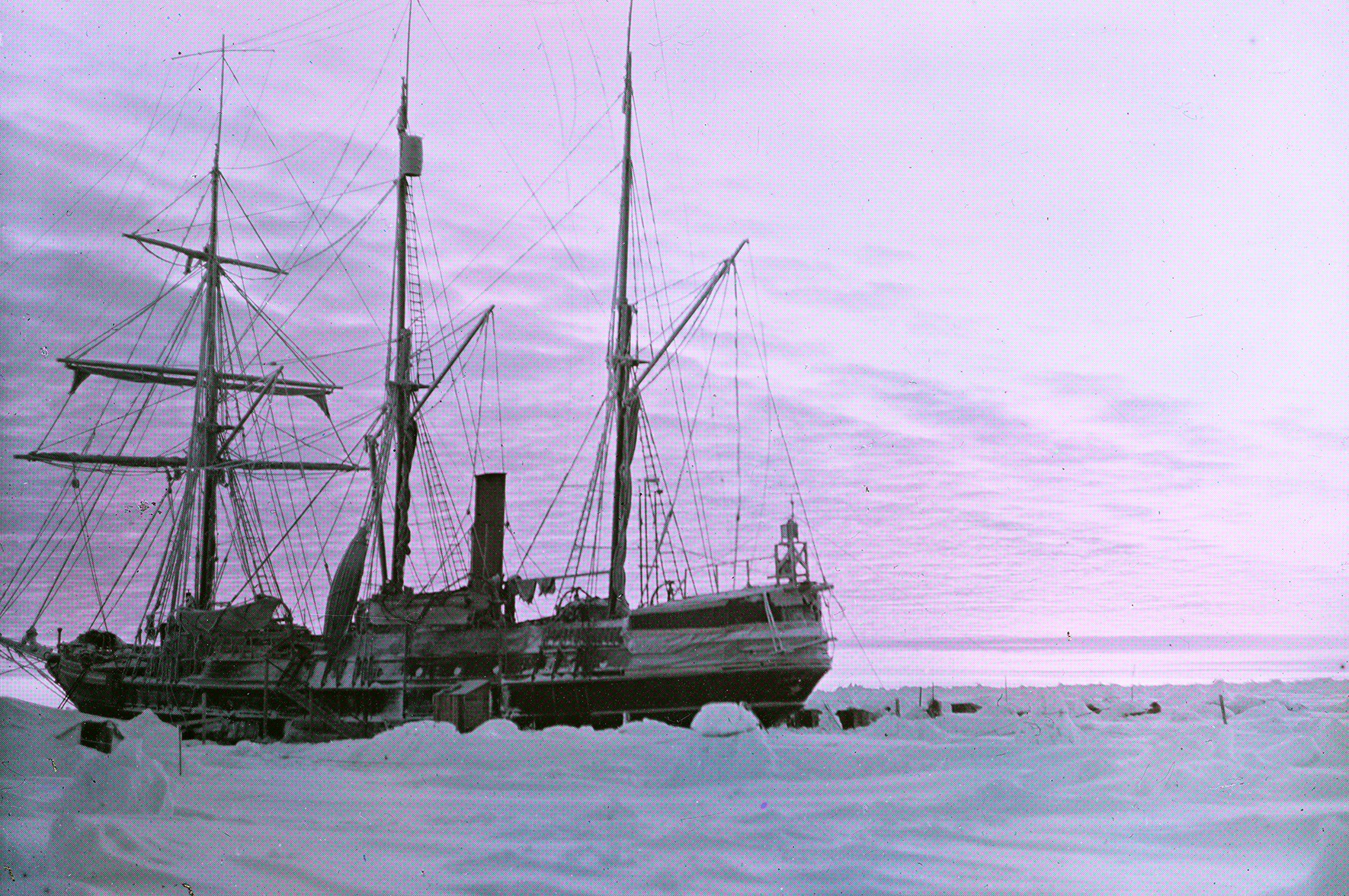 Okręt „Endurance” przegrał z lodem adekwatnie walkowerem