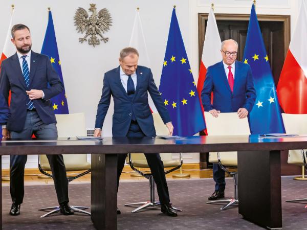 Premier Donald Tusk osłabł i już nie ma takiej swobody w układaniu koalicyjnych klocków jak dawniej.