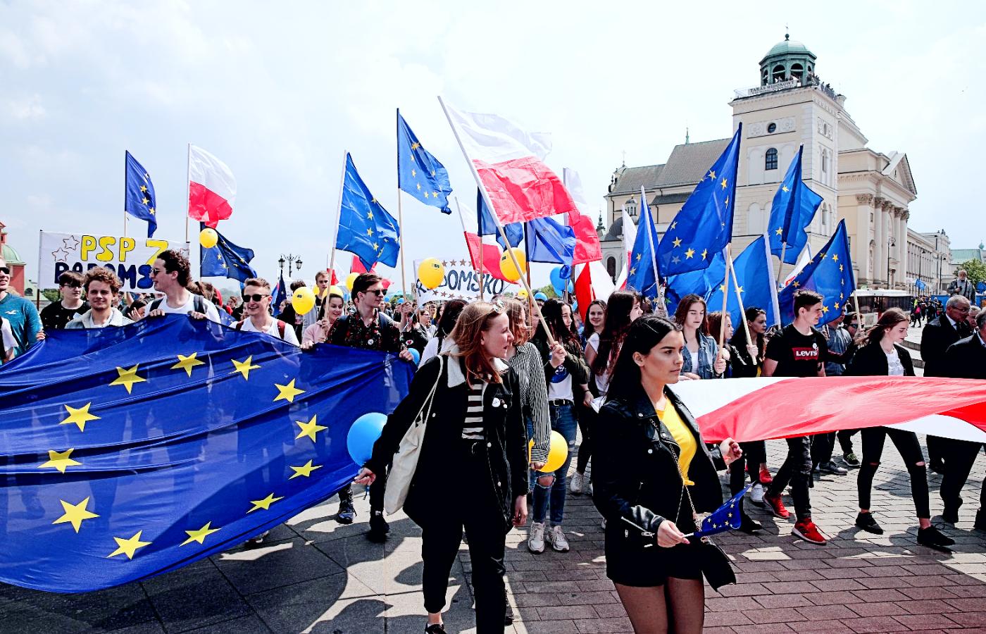 Jak wynika z badań, Polacy pozostają proeuropejscy. Na zdjęciu: Parada Schumana w Warszawie z maja 2019 r.